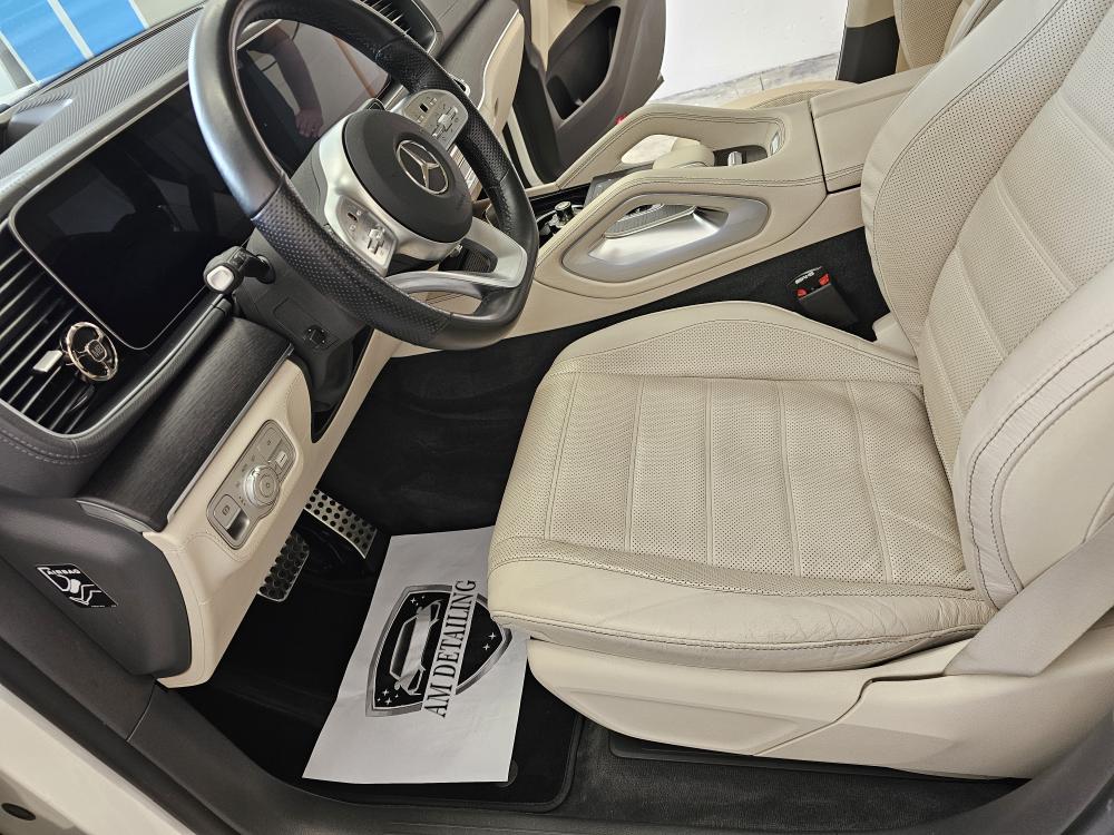 Interiér Mercedesu s koženými sedačky