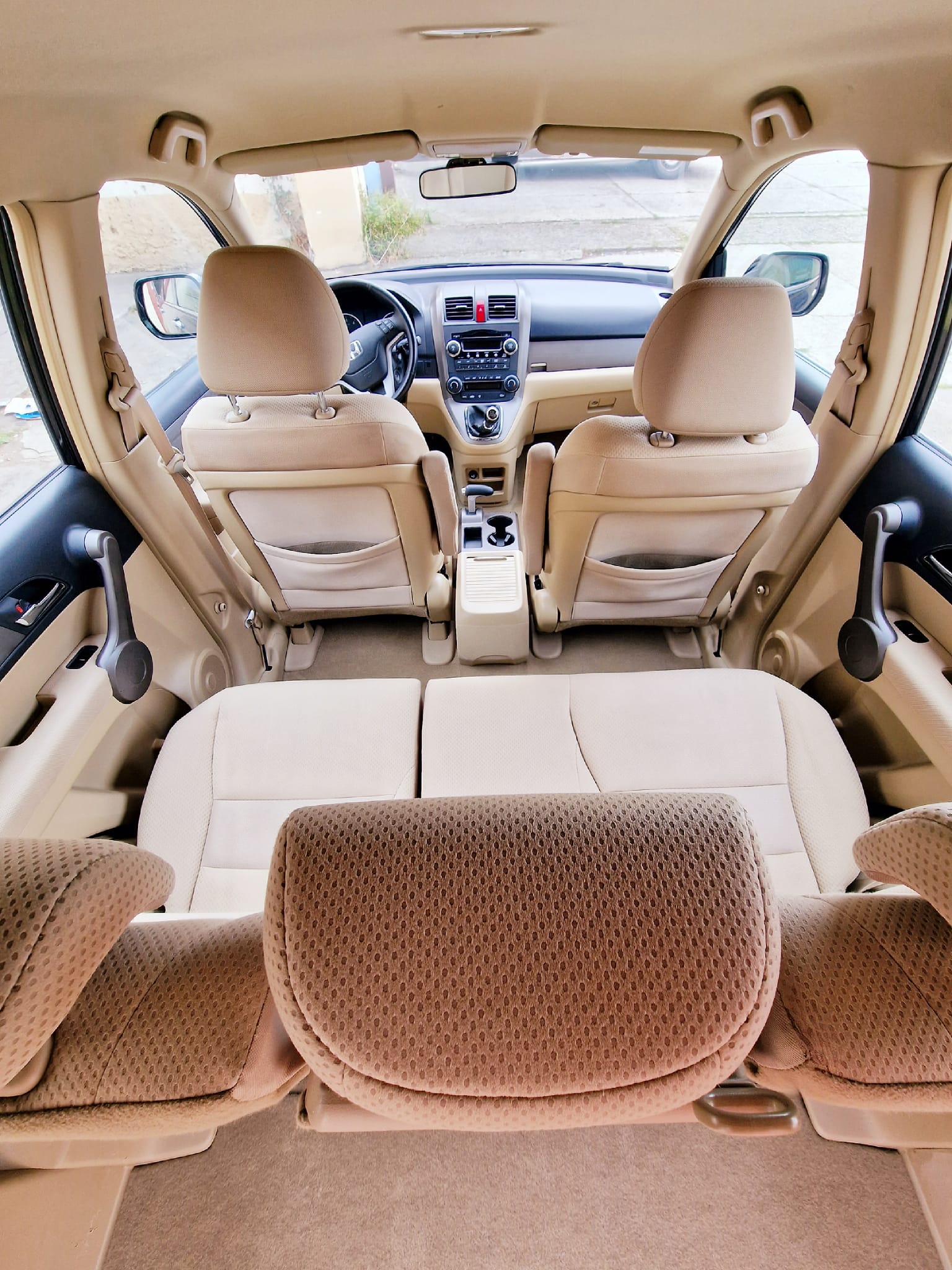 Honda s bílým interiérem po detailingu